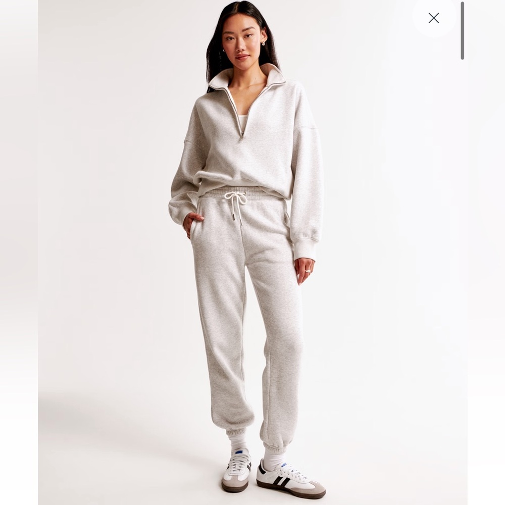 Essential Sunday Half-Zip- light Gray M